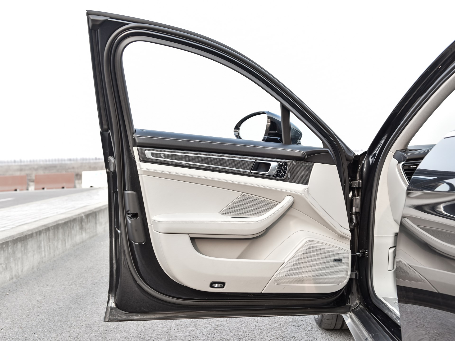 超声波塑焊在外饰件与结构件中的应用